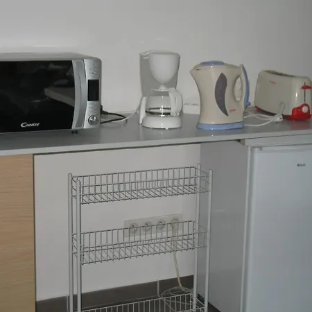 De 2 Chambres Avec Terrasse Amenagee Et Wifi A Coulours *